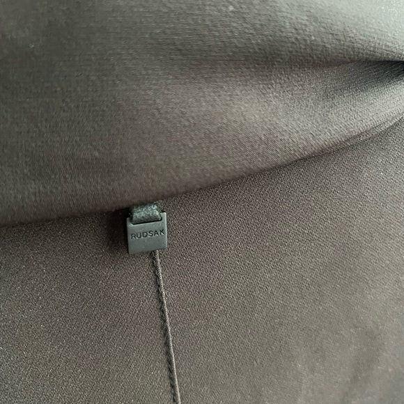 RUDSAK COAT WITH LEATHER SLEEVES
GENUINE LEATHER SLEEVES - Picture 5 of 6